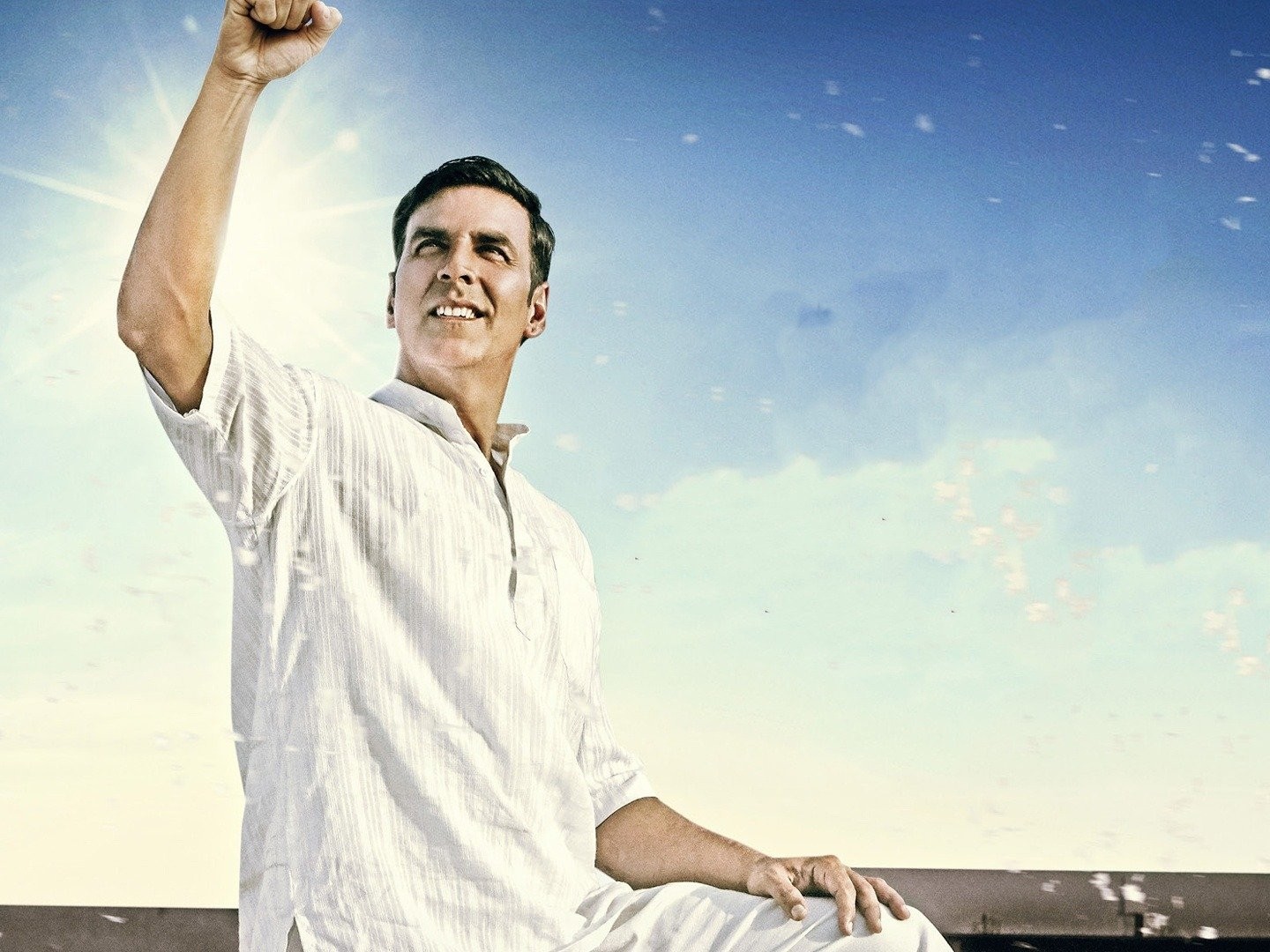 Padman Movie New Poster Has A Revolutionary Product In Actor's Hand |  StyleGods